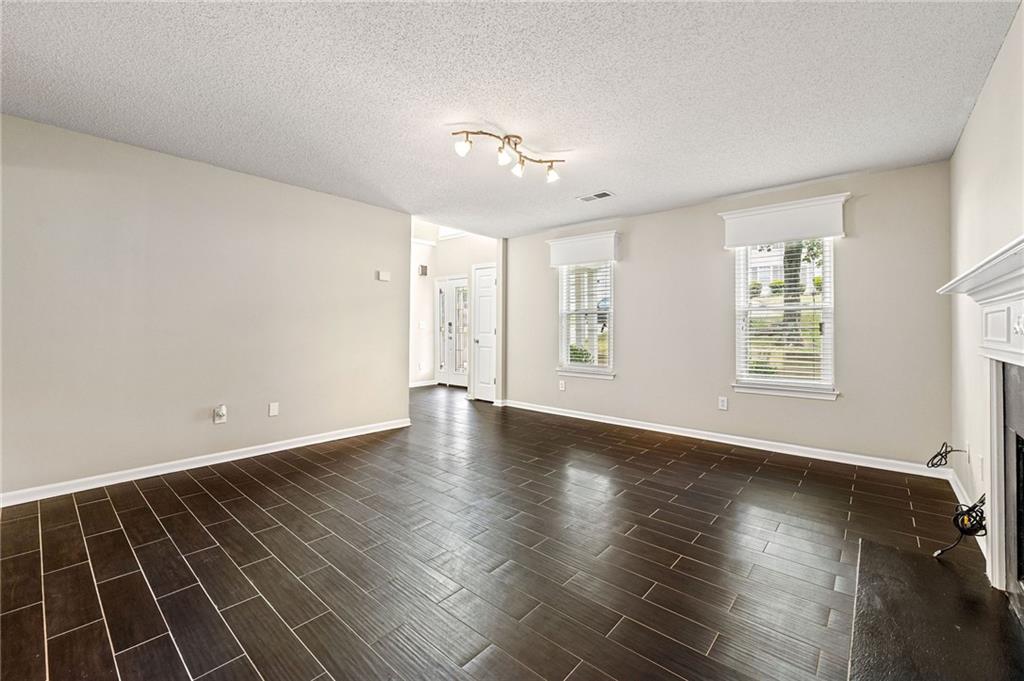 1086 Erie Circle