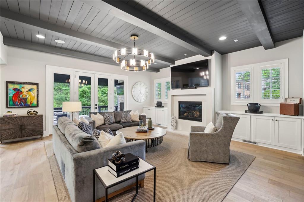 2591 Apple Valley Road NE