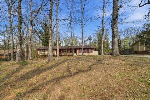 Homes For Sale - 2937 Pebble Lane<br/> Snellville, GA 30078