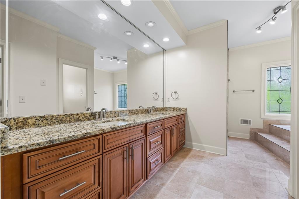 1402 Bromley Drive, Snellville, Georgia image 35