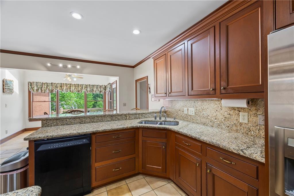 1402 Bromley Drive, Snellville, Georgia image 19