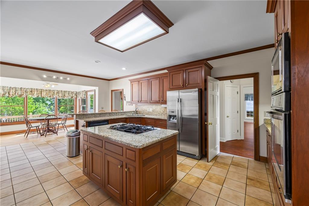 1402 Bromley Drive, Snellville, Georgia image 12
