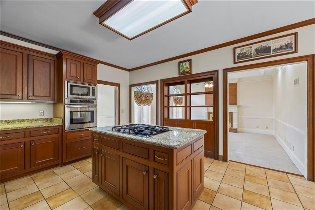1402 Bromley Drive, Snellville, Georgia image 18