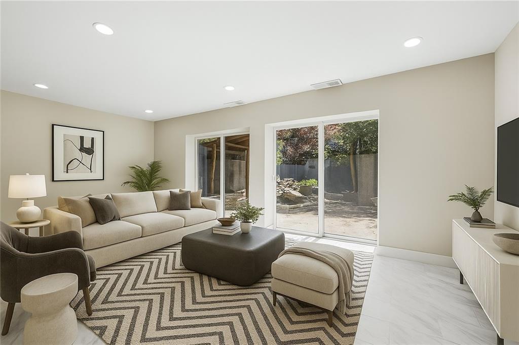 1009 Riverbend Club Drive SE