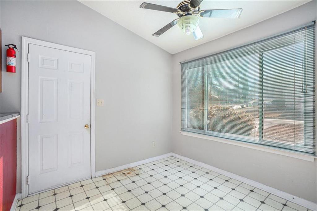 1377 Ling Drive, Austell, Georgia image 4