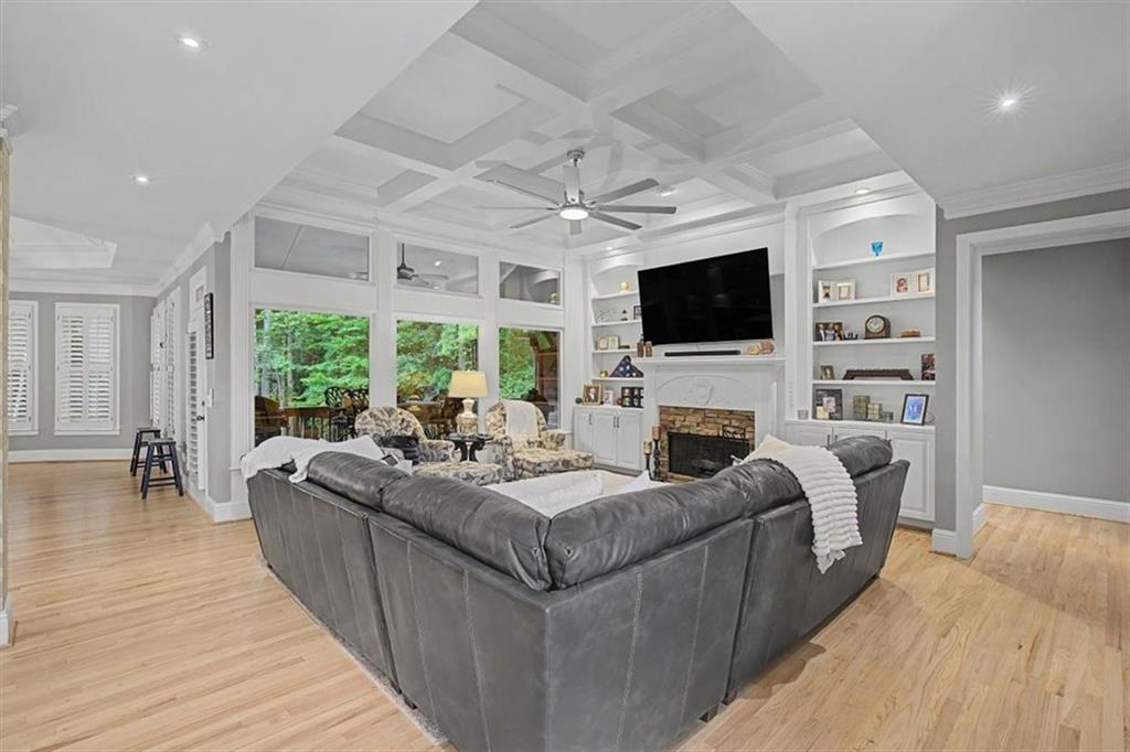 403 Lakewind Court