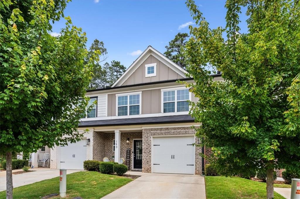 190 Spring Way Square