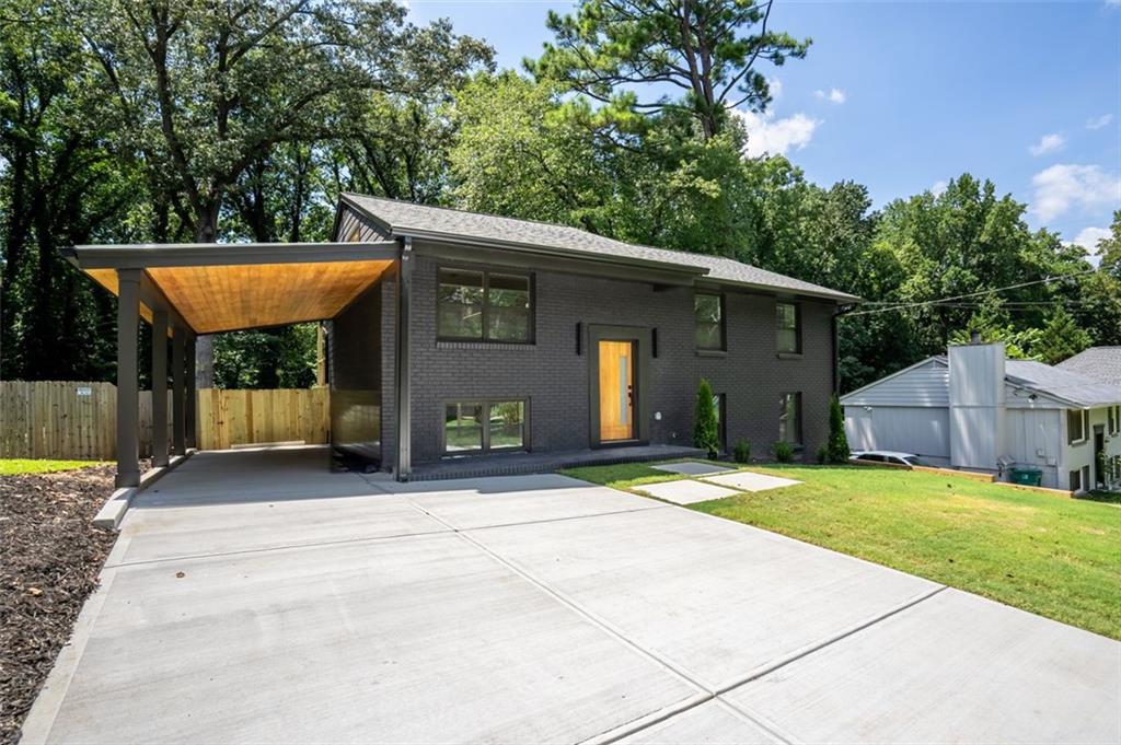2438 SPRING Drive SE