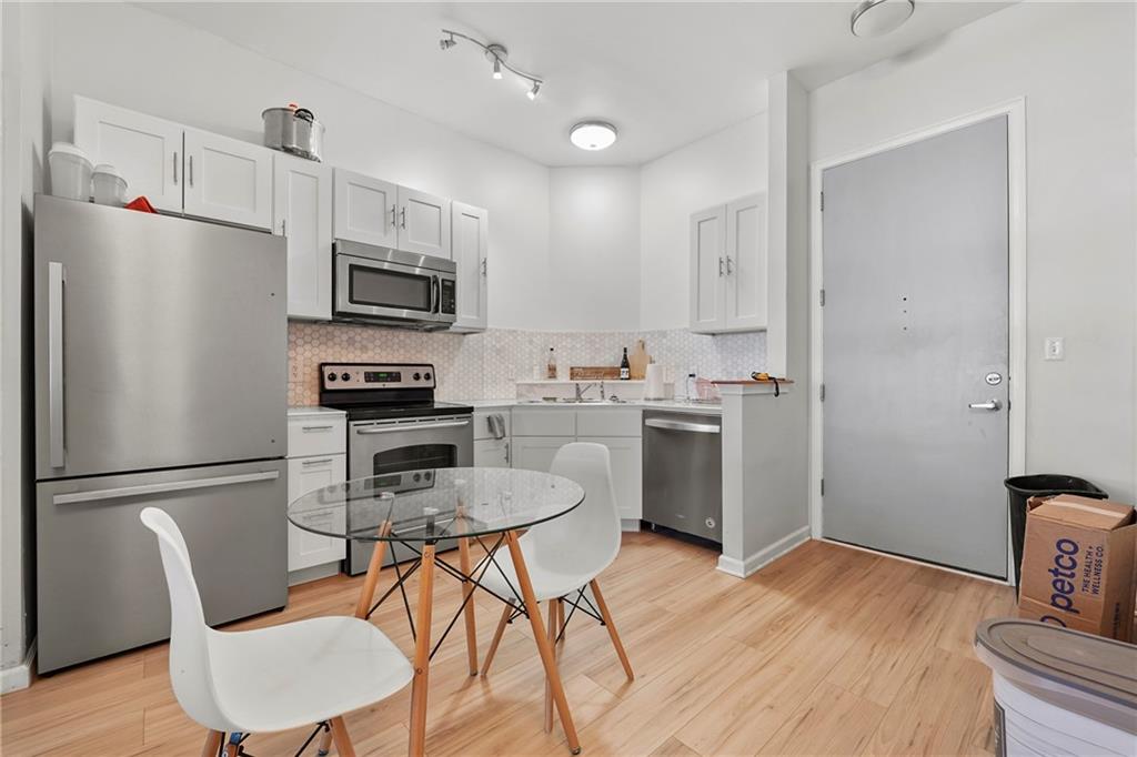 898 Oak Street 1105