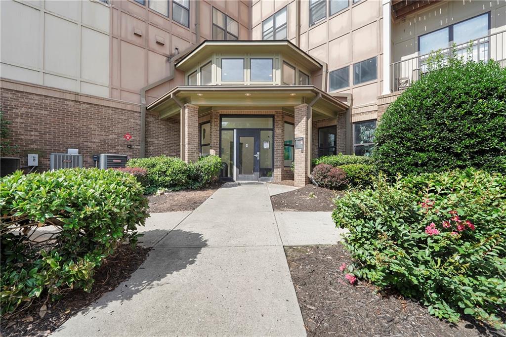 898 Oak Street 1105