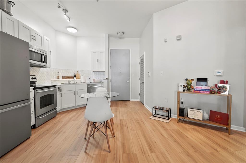 898 Oak Street 1105