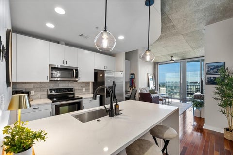Condo For Sale - 400 W Peachtree Street #3005<br/> Atlanta, GA 30308
