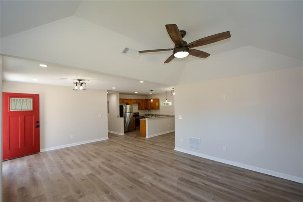 5291 Lyndale Circle, Forest Park, Georgia image 6