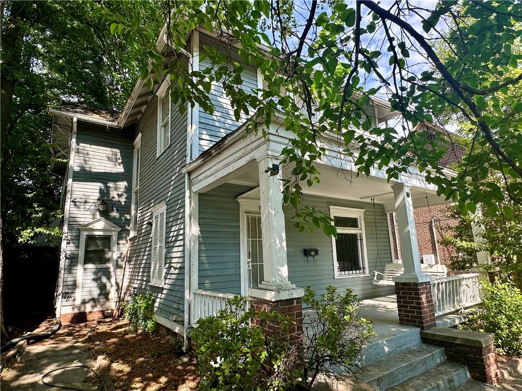 710 Lakeview Avenue NE