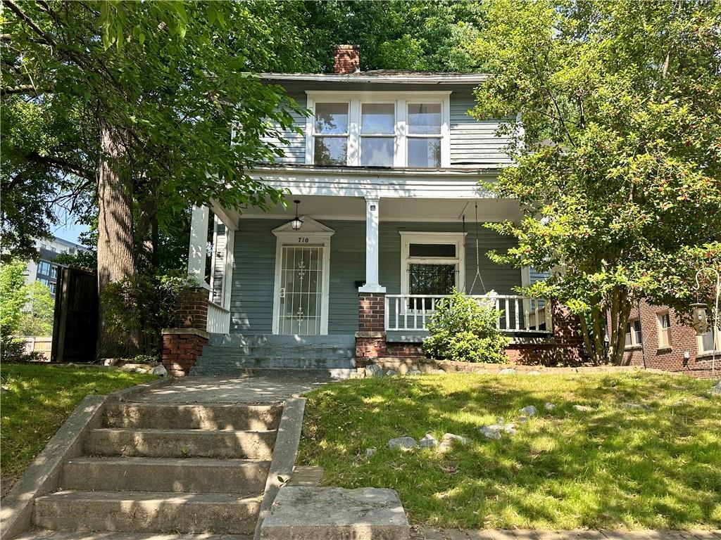 710 Lakeview Avenue NE