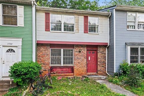 Townhouse For Sale - 1724 Cumberland Valley Drive<br/> Smyrna, GA 30080