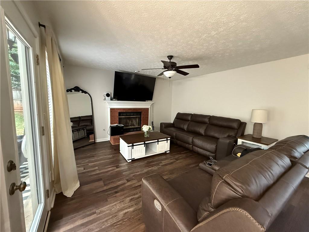 2550 Suwanee Lakes Trail