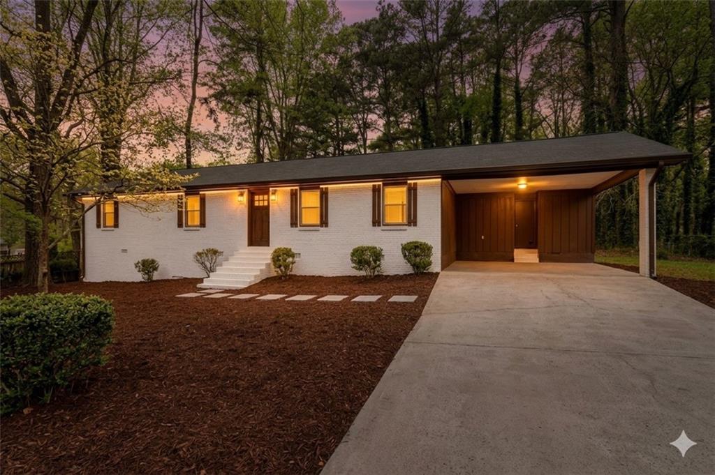 5521 E Wind Drive SW