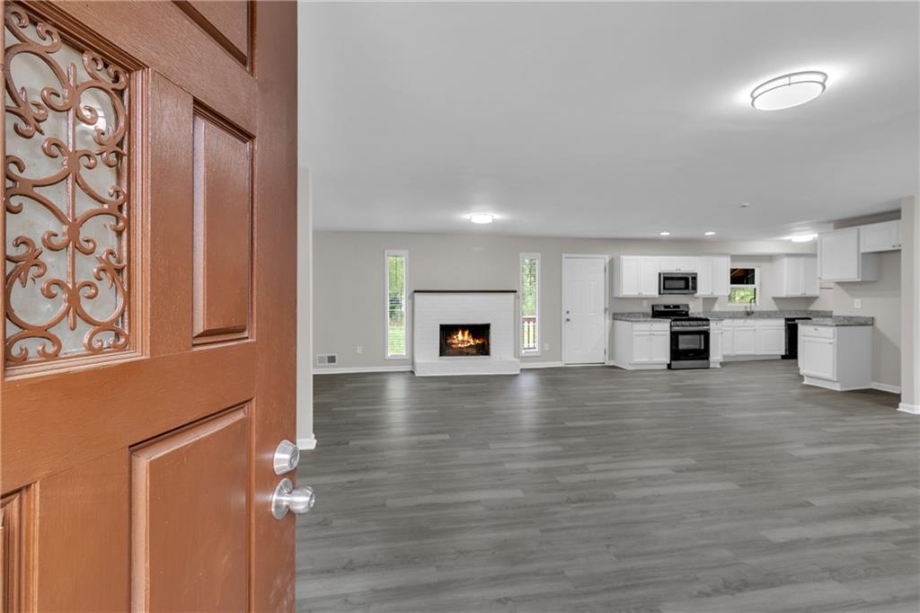 5521 E Wind Drive SW