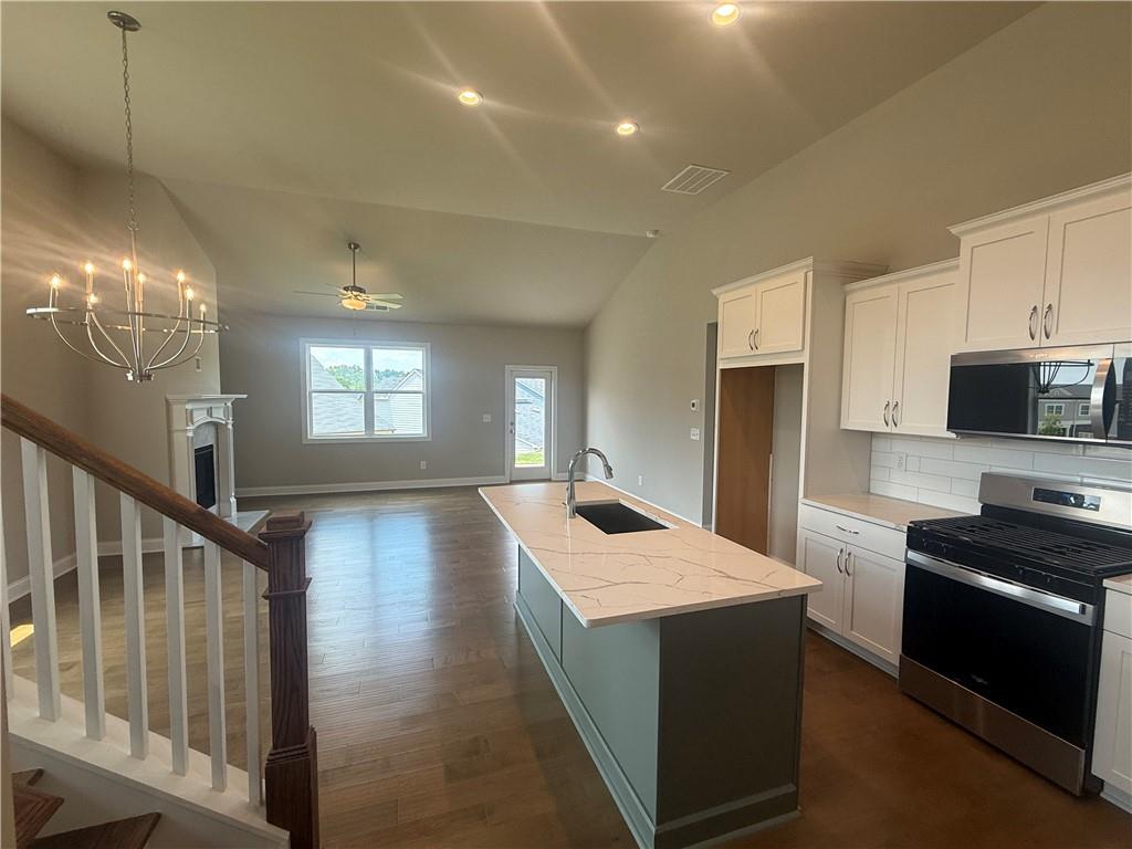 315 Lakeside Court