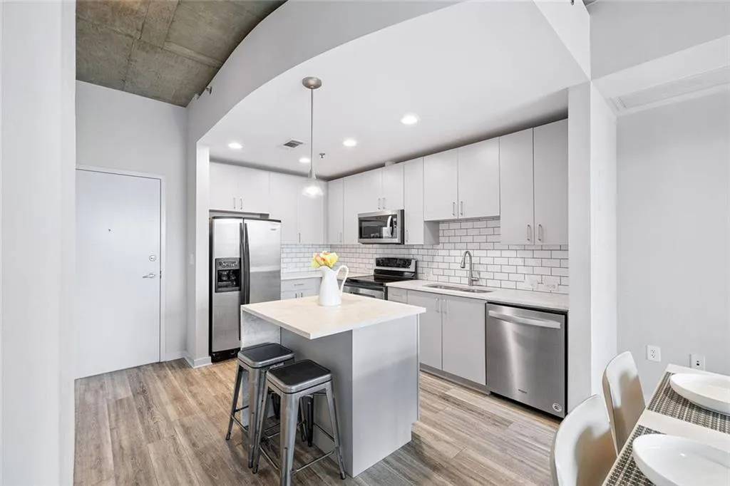 Atlanta, Georgia 30305, United States, 1 Bedroom Bedrooms, ,1 BathroomBathrooms,Residential,Active,186670