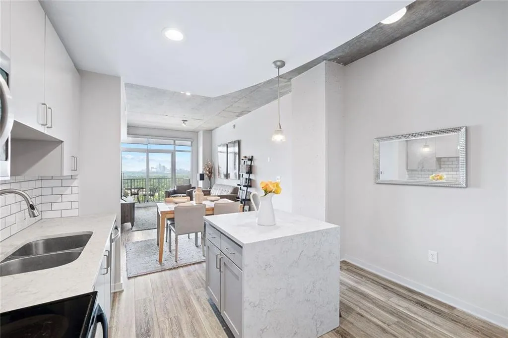 Atlanta, Georgia 30305, United States, 1 Bedroom Bedrooms, ,1 BathroomBathrooms,Residential,Active,186670