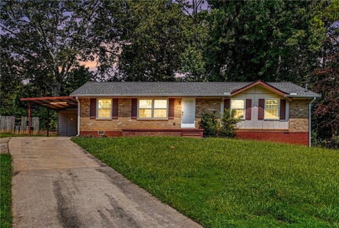 Homes For Sale - 312 W Downing Court<br/> Jonesboro, GA 30238
