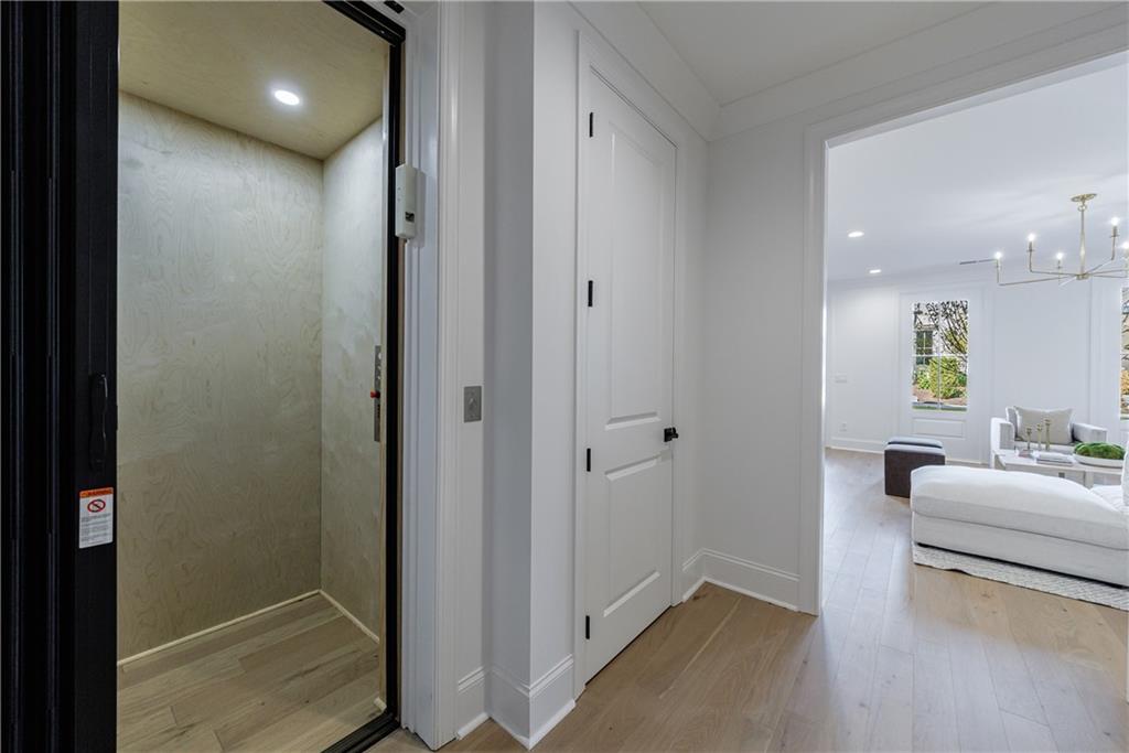 635 Mayfair Court 16