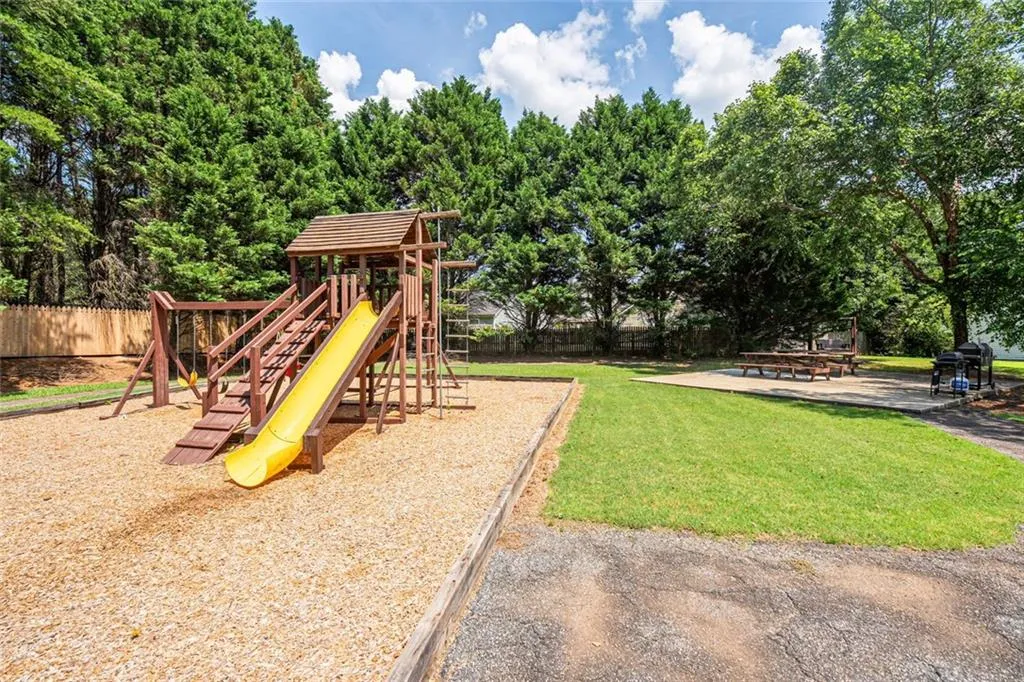 Woodstock, Georgia 30188, United States, 2 Bedrooms Bedrooms, ,2 BathroomsBathrooms,Residential,Active,160760