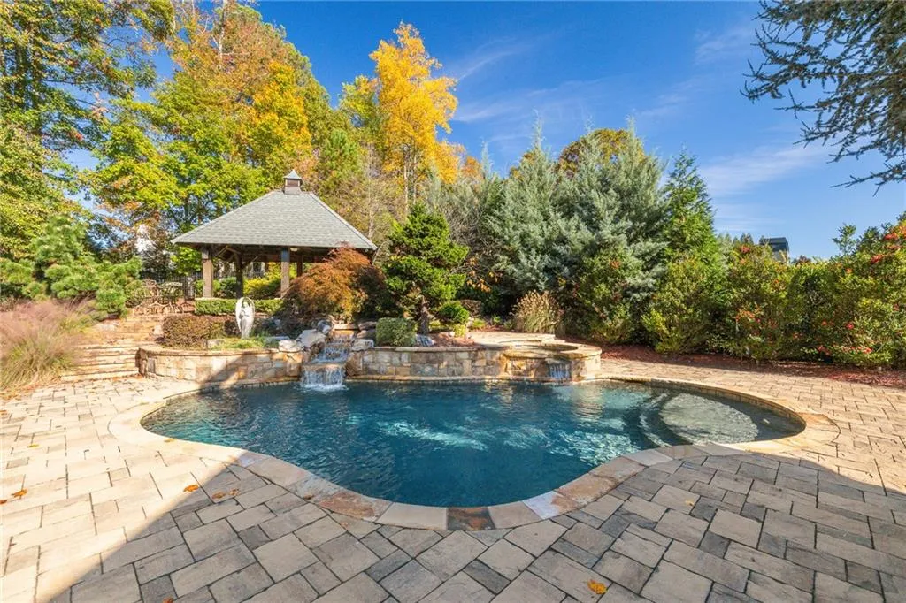 Cumming, Georgia 30041, United States, 7 Bedrooms Bedrooms, ,7 BathroomsBathrooms,Residential,Pending,32910