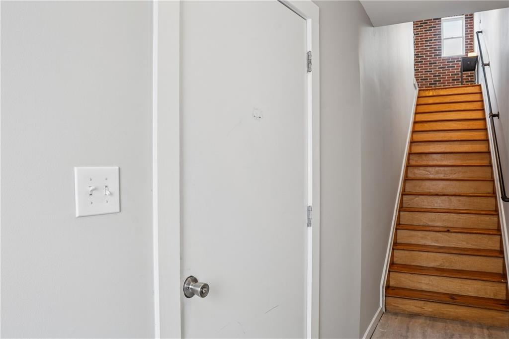 322 Peters Street SW 6
