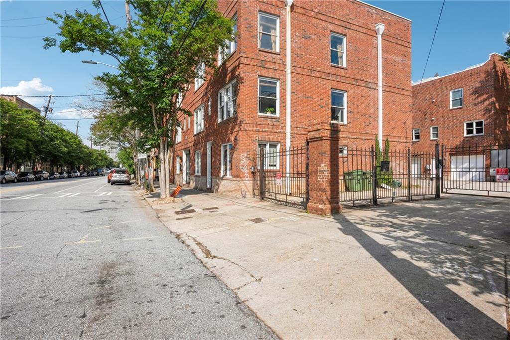 322 Peters Street SW 6