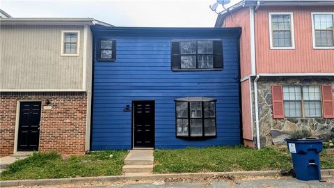 Townhouse For Sale - 1966 Padgett Drive<br/> Austell, GA 30106