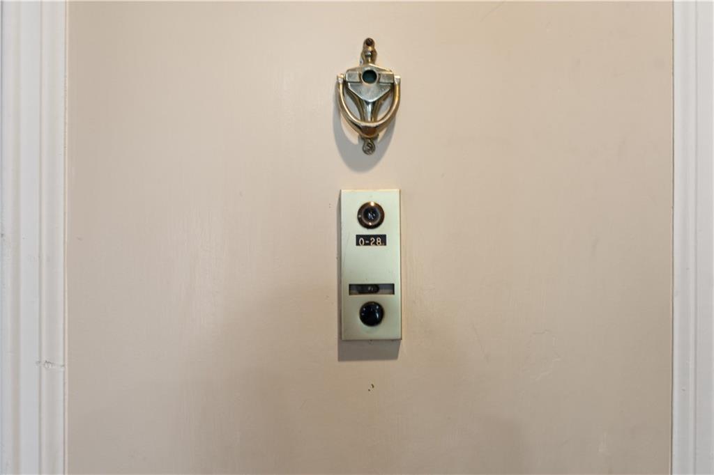 6851 Roswell Road O28