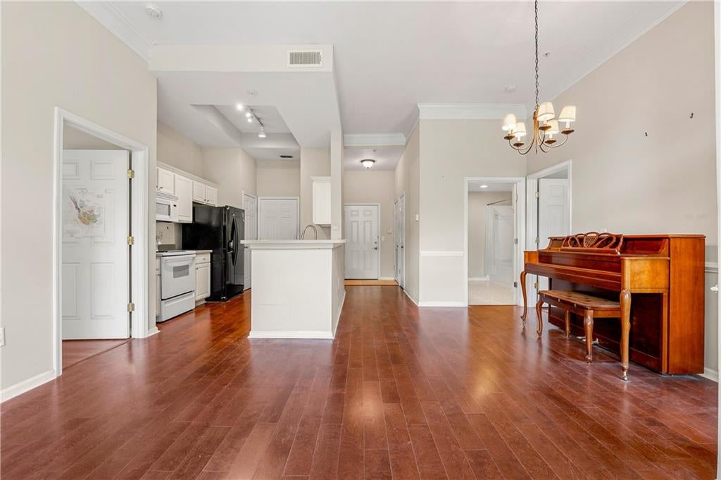 2700 Pine Tree Road NE 1308