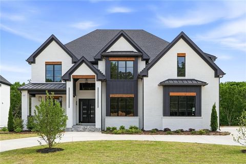 Homes For Sale - 3580 Sky Lane<br/> Cumming, GA 30041