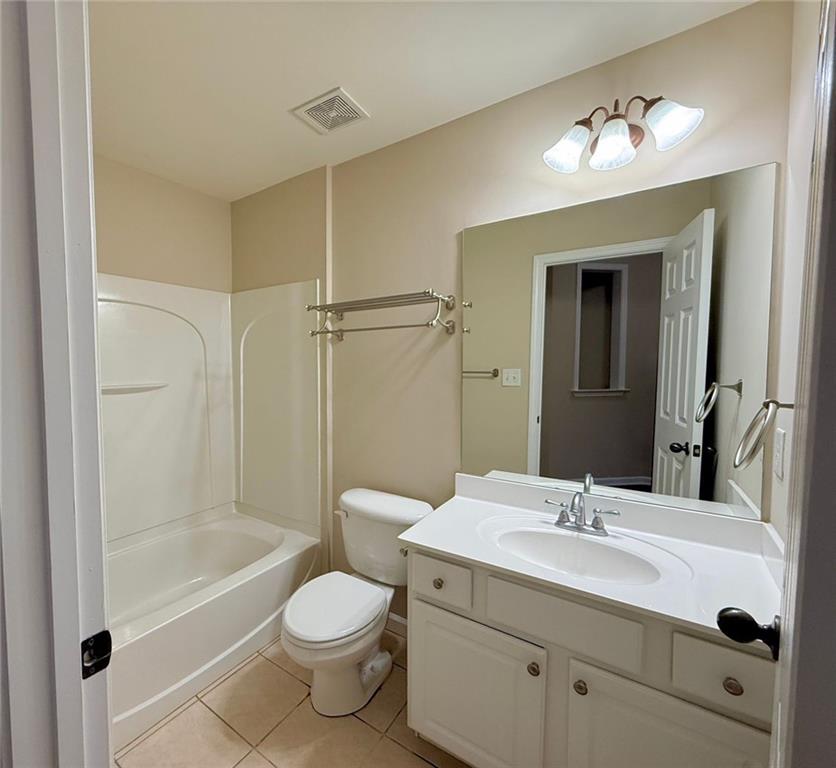 525 Grove Field Court, Suwanee, Georgia image 9