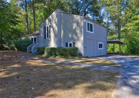 Photo of 2700 Creekview Point NW, Marietta, GA 30064 (MLS # 7792339)