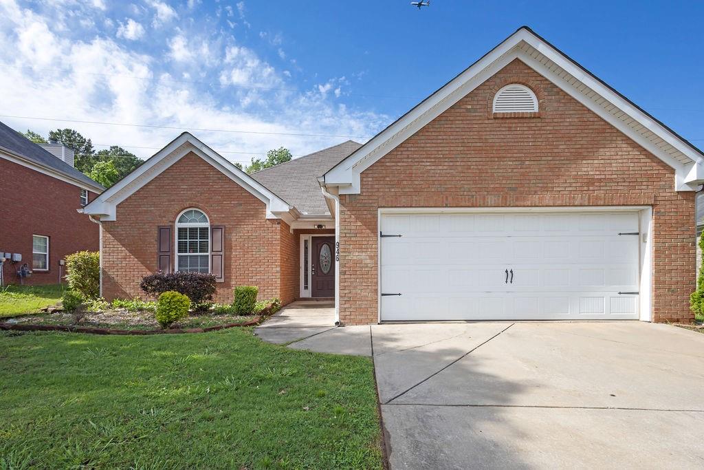 3946 Village Crossing Lane, Ellenwood, Georgia image 1