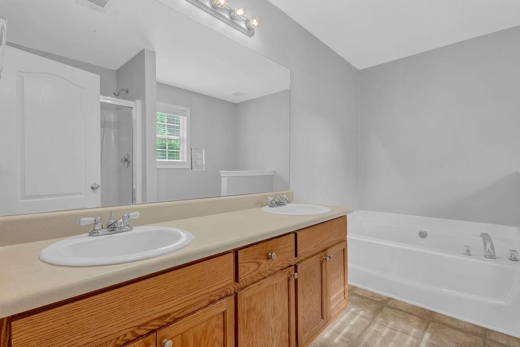 3946 Village Crossing Lane, Ellenwood, Georgia image 32