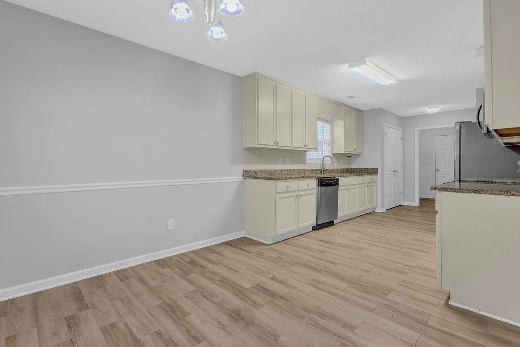 3946 Village Crossing Lane, Ellenwood, Georgia image 34