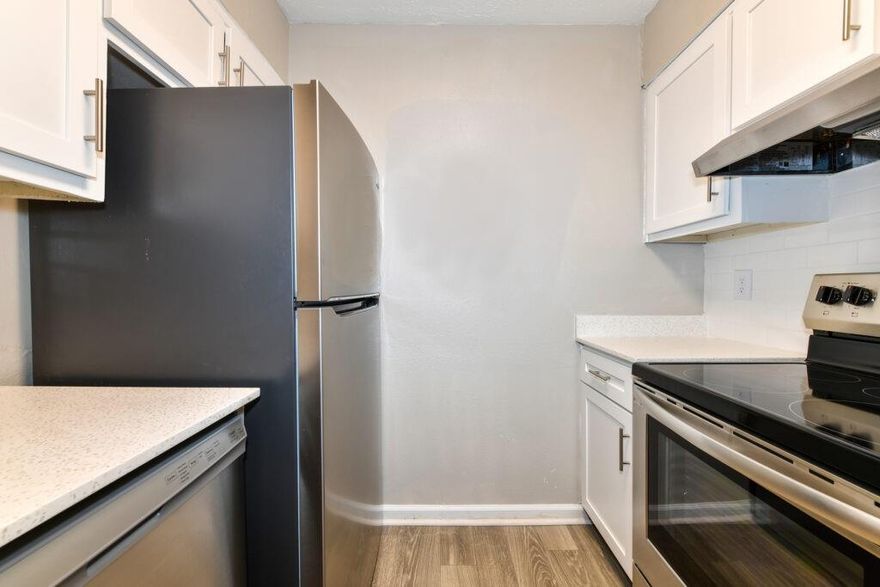 Great Location, Secluded Yet Convenient, 3 Blocks to CCT Bus Line. Accessible to Shopping, Restaurants, & Entertainment.