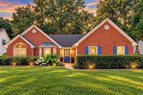 Homes For Sale - 3079 Sweetbriar Walk<br/> Snellville, GA 30039