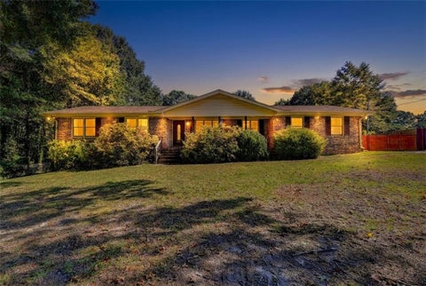 Homes For Sale - 2926 Elizabeth Lane<br/> Snellville, GA 30078