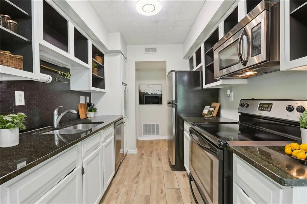 702 Glenleaf Drive, Peachtree Corners, Georgia image 12