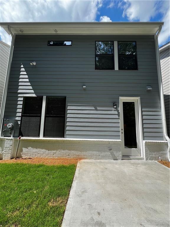 THE VILLAGE AT TOWNE LAKE - Residential Lease