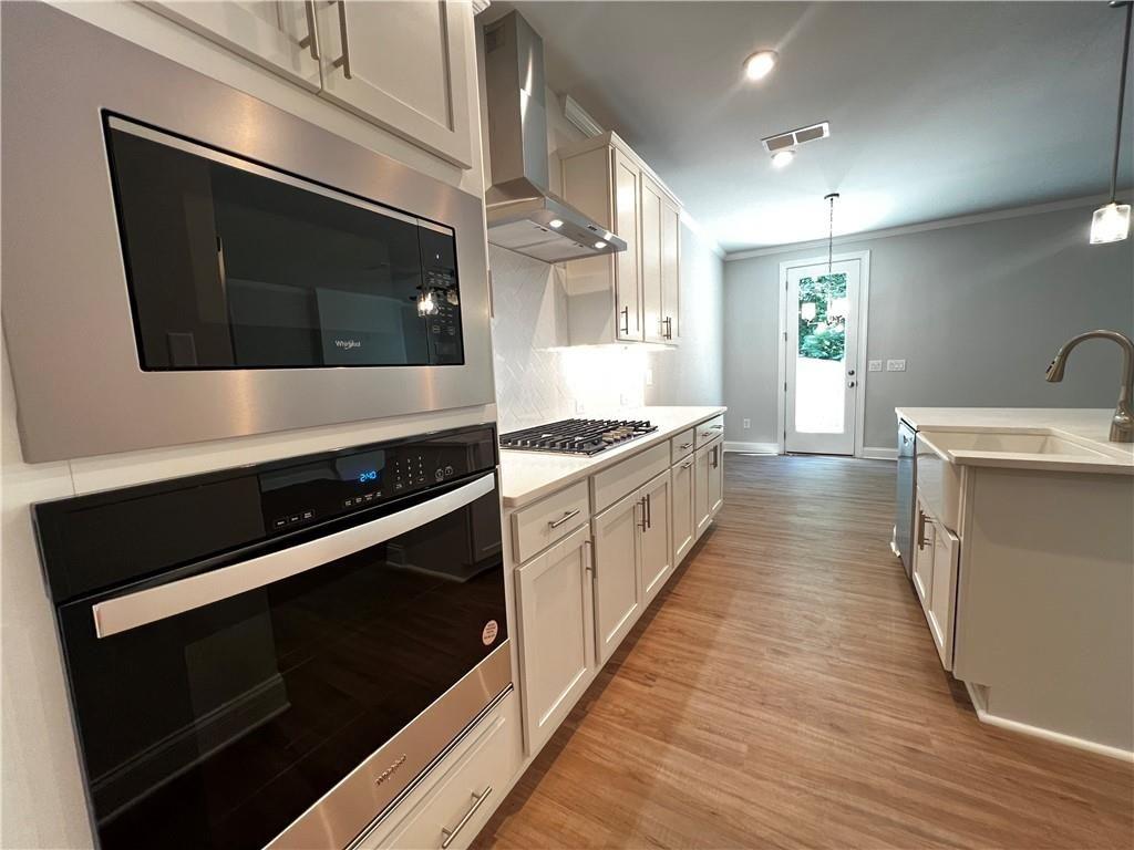 THE VILLAGE AT TOWNE LAKE - Residential Lease