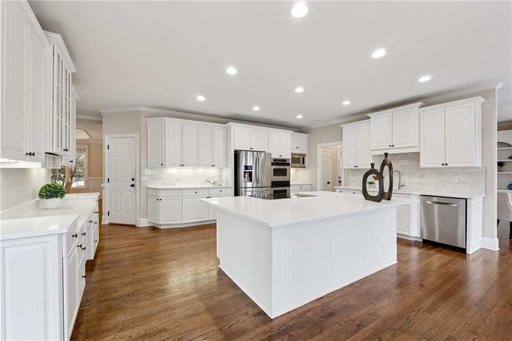 870 Longstone Landing