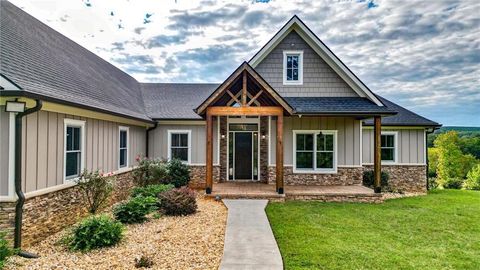 A home in Adairsville