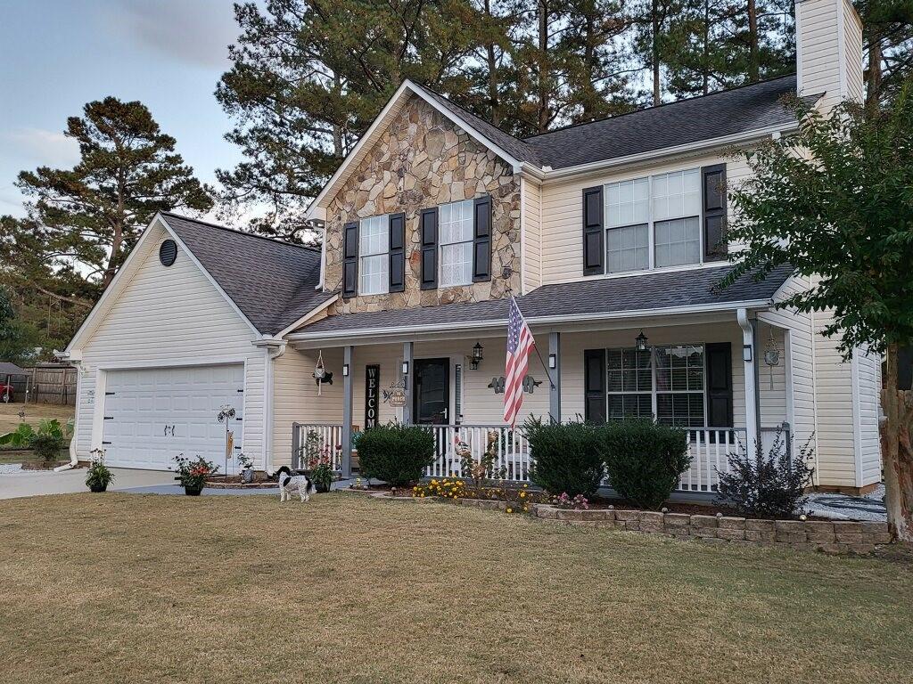 Welcome Home! This remodeled 3BR/2BA home situated on a nice lot with a huge backyard that has a privacy fence, above-ground pool, well groomed & cozy for entertainment! Located in a GREAT neighborhood with GREAT school district, street lights & best of all-NO HOA! This home features hardwoods throughout, tile bath and kitchen, stainless steel appliances, beautifully updated kitchen with wood plank ceilings!
Hurry! This move-in ready, nothing needed but a new owner won't last long!